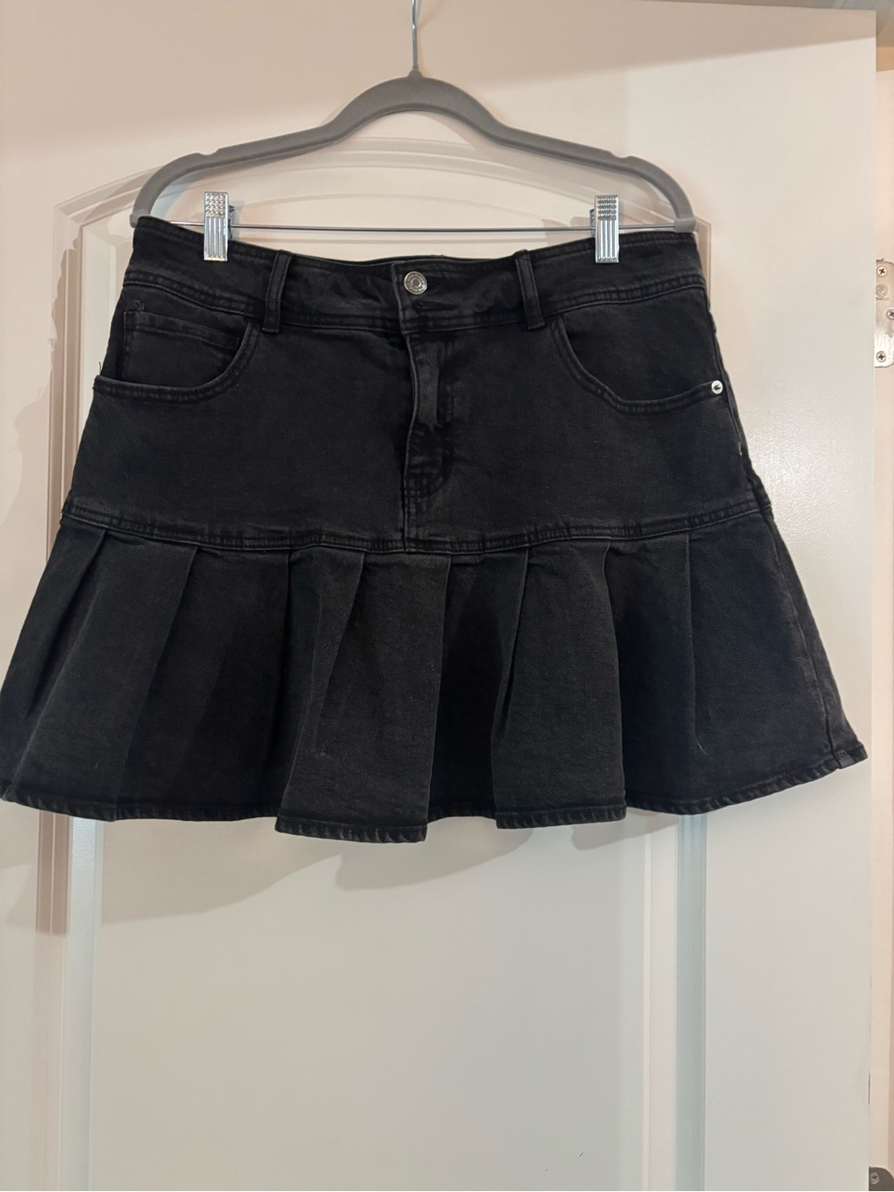 wild fable Black Pleated Denim Mini Skirt